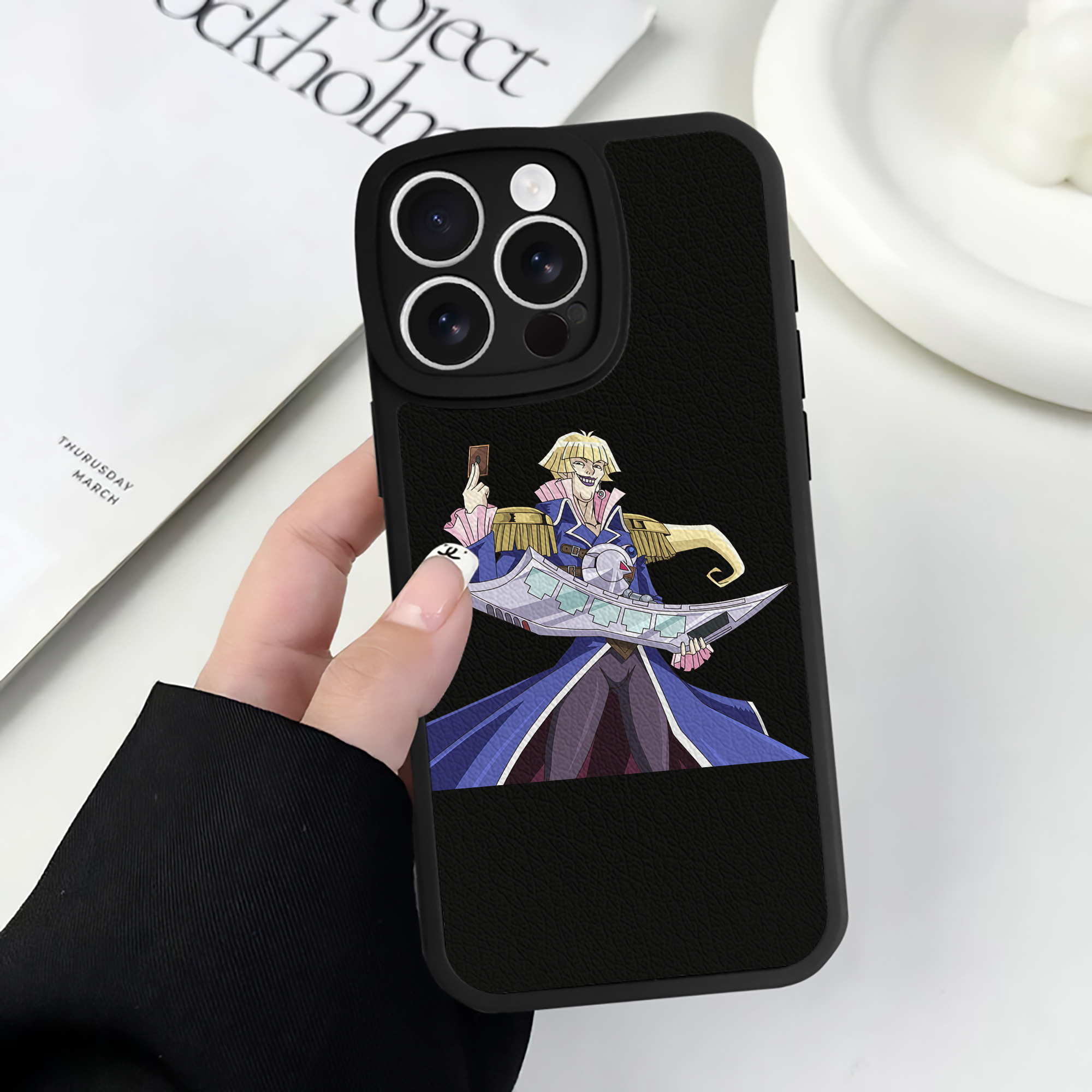 遊☆戯☆王 Yu-Gi-Oh! 【iPhone 16シリーズ対応】シリコンスマホケース（レザー調） 材質：シリコン